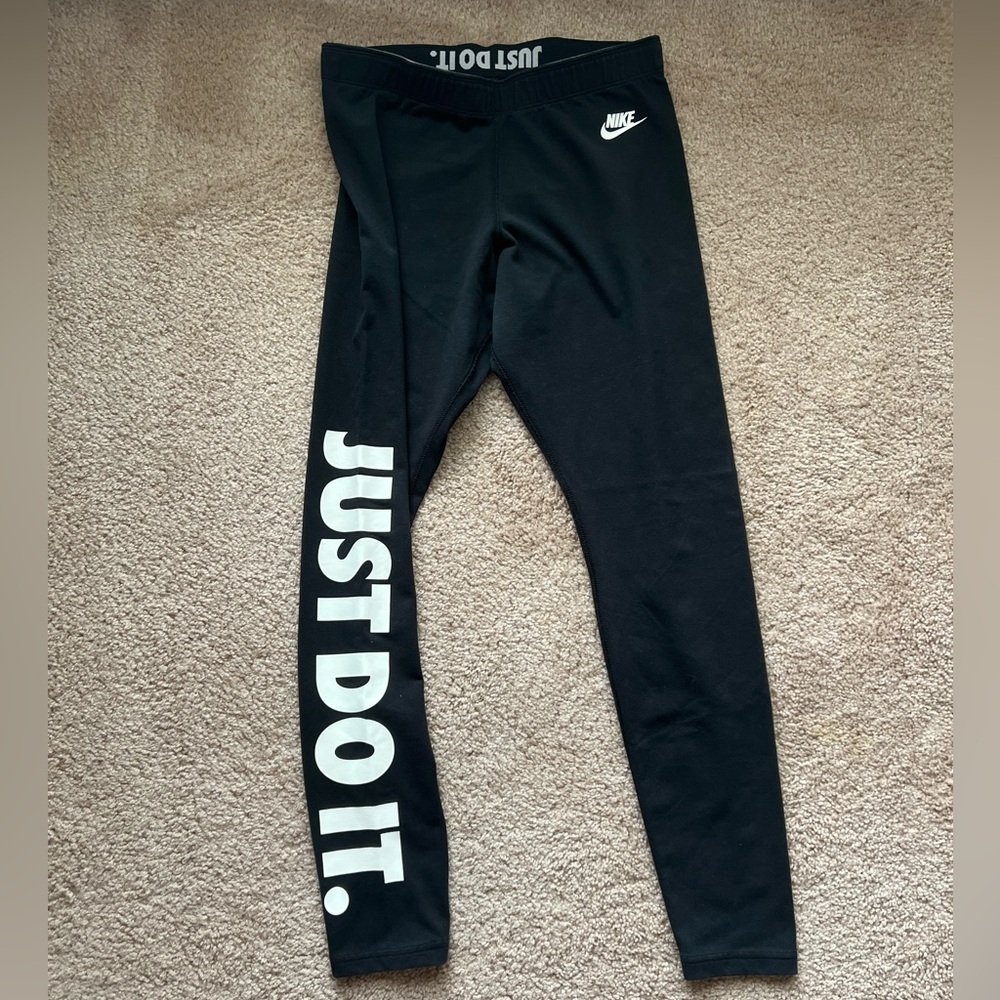 NIKE women’s medium leggings